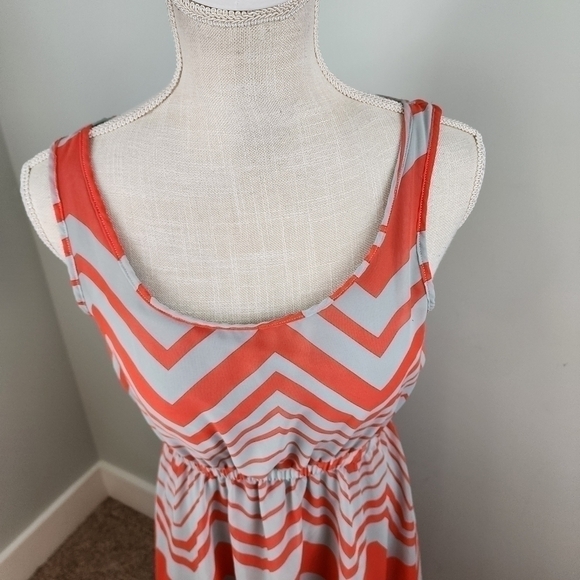 Andree Women’s Sleveless Elastic Waist Hi Low Hem Lined Dress Size Small - Picture 2 of 8